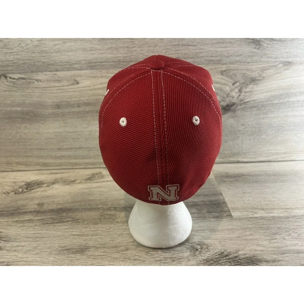Nebraska Cornhuskers Hat Cap Adidas Mens Small Medium S/M NCAA Red‎ Embroidered